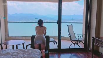 直接在阳台上后入骚姐姐