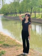 今天约妹妹出去玩，大家来鉴赏一下妹妹的姿色怎么样。1