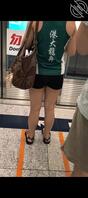 地铁偷拍瑜伽裤