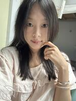 小母狗路上被认出来，被拉到巷子里面给爸爸口