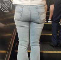 捕捉紧身牛仔裤又开始喽1