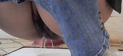 想操这个母狗的骚逼。厕所偷拍0