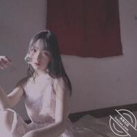 学妹让她爬上小餐桌趴着沙发各种姿势直接插进去pua调教玩弄2