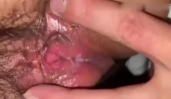 手指玩弄老婆骚逼