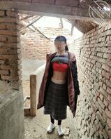 母狗老婆农村猪圈里脱衣卖骚，下贱的求大家羞辱2