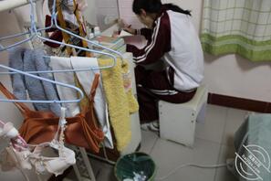 [原创]2.妈妈不在家我无处发泄，留下23岁的我独自面对16岁的妹妹。