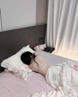 偷拍了妹妹在睡觉1