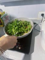 原创9- 女儿第一次做菜给我吃,越来越像她妈妈了2