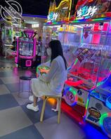 露脸带娃少妇，一副欠操的样子拍你还不愿意，那就把你发出来让千万人意淫轮奸1