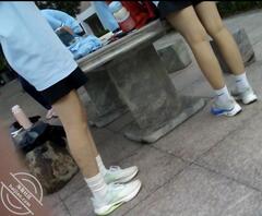 冒死偷拍私立学校年轻高中学生妹