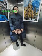 风衣下的光屁股成都女人0