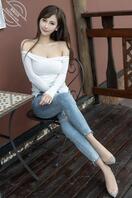 四十七、户外约拍---身材很好的牛仔裤小姐姐户外拍摄，太害羞不愿意脱裤子