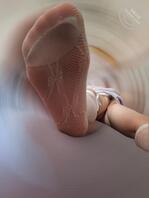 偷拍女友的蕾丝脚兄弟们喜欢吗！评论区羞辱选粉丝送原味0