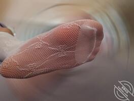 偷拍女友的蕾丝脚兄弟们喜欢吗！评论区羞辱选粉丝送原味2