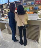 46 妹妹跟着我每天玩游戏玩手机,终于把眼睛熬坏了,还得带妹妹去配眼镜!0