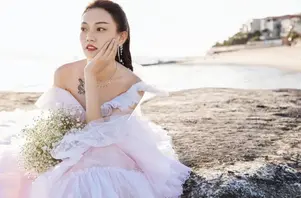 山东大学反差女大学生【陈露】高冷的学院女神，不料私底下早已被自己的男友调教成了一直淫荡母狗0