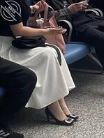 （74）候车福利 偷拍俏少妇的性感高跟鞋2