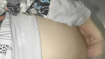 我在楼梯口操骚逼妇女，刺激