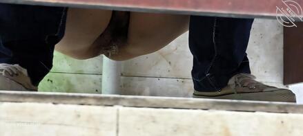 厕所偷拍同事，今天刚刚偷拍的