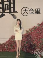 广西小人妻与单男兄弟们的疯狂，听叫声老婆应该是高潮了0