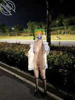 在路边正空逛街 露出1