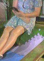 接娃放学 校门口大胸露奶少妇 扣子都崩开了2