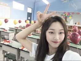 极品身材女老师洗澡0