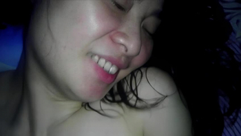 毛旺水多的极品少妇还没操就流了一滩水