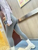 真想把大鸡鸡在她这丰满的大屁屁上摩擦、打胶2