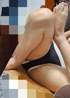 偷拍女大骚逼表姐玉足内裤1