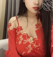 人妻穿着情趣睡衣在家等我过去偷情操她1