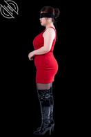 今天穿着黑丝红色包臀裙去陪领导吃饭，骚妻性感吗0