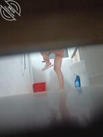 偷拍一个妹子洗澡，身材特好1