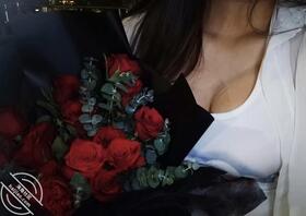 哥哥们想不想操小母狗，玩妹妹的奶子喜不喜欢妹妹的身体多多评价2