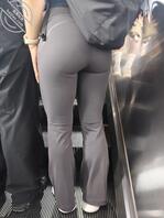 小妹妹的紧身瑜伽裤1
