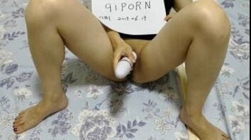 居家自拍，白天的吻不如深夜的棒