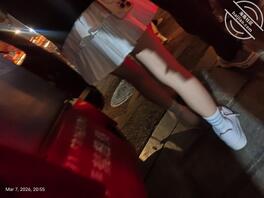 偷拍短裙长靴骚母狗，把她拖到小树林里强奸操死0