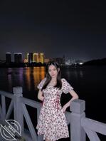 骚妻愿意露脸，多发给大家看，半夜出来风骚，穿裙子方便2