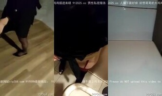 在海底捞厕所和女老板做爱外面人来人往真刺激（有完整版）