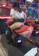 女大露出系列第六期,场所:游戏厅商场,男厕,地铁站,结尾彩蛋2