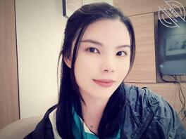 表妹叫我和她做爱，胸不大，挺骚的1