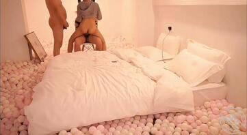 捆绑绿帽老公看着骚妻被单男狂插2