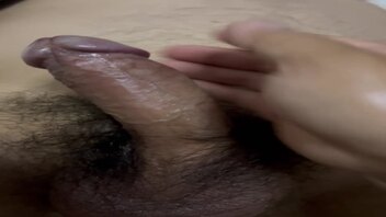 喝了点酒，媳妇自己把玩鸡巴，睡着了依然能硬起来15公分，有喜欢的妹子吗