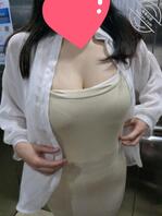 双生姐弟——7. 为给姐姐找工作请兄弟吃饭,房间看姐姐的酥胸太好看了0
