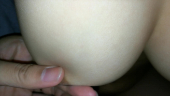 真实夫妻自拍，我的大奶媳妇，女上位玩奶