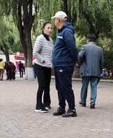 公园老头乐（这老逼以前没见过，昨天拍到的喝酒去了没发）2