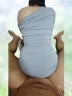 老婆出去逛街穿的太骚受不住带回家一顿猛操。2