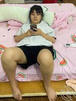 这骚娘们带劲，不曝光出来可惜了！看她裸照鸡巴就想射0