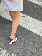 街拍尾随情侣，裸腿小高跟大长腿美女，又是羡慕别人男朋友的一天0