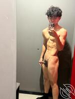 刚练完，状态不错，下面状态也不错，该充血的地方都充血了，哈哈哈哈哈哈